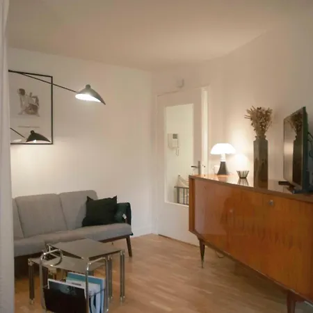 شقة Very Nice Decorated Studio For 2 With Balcony *